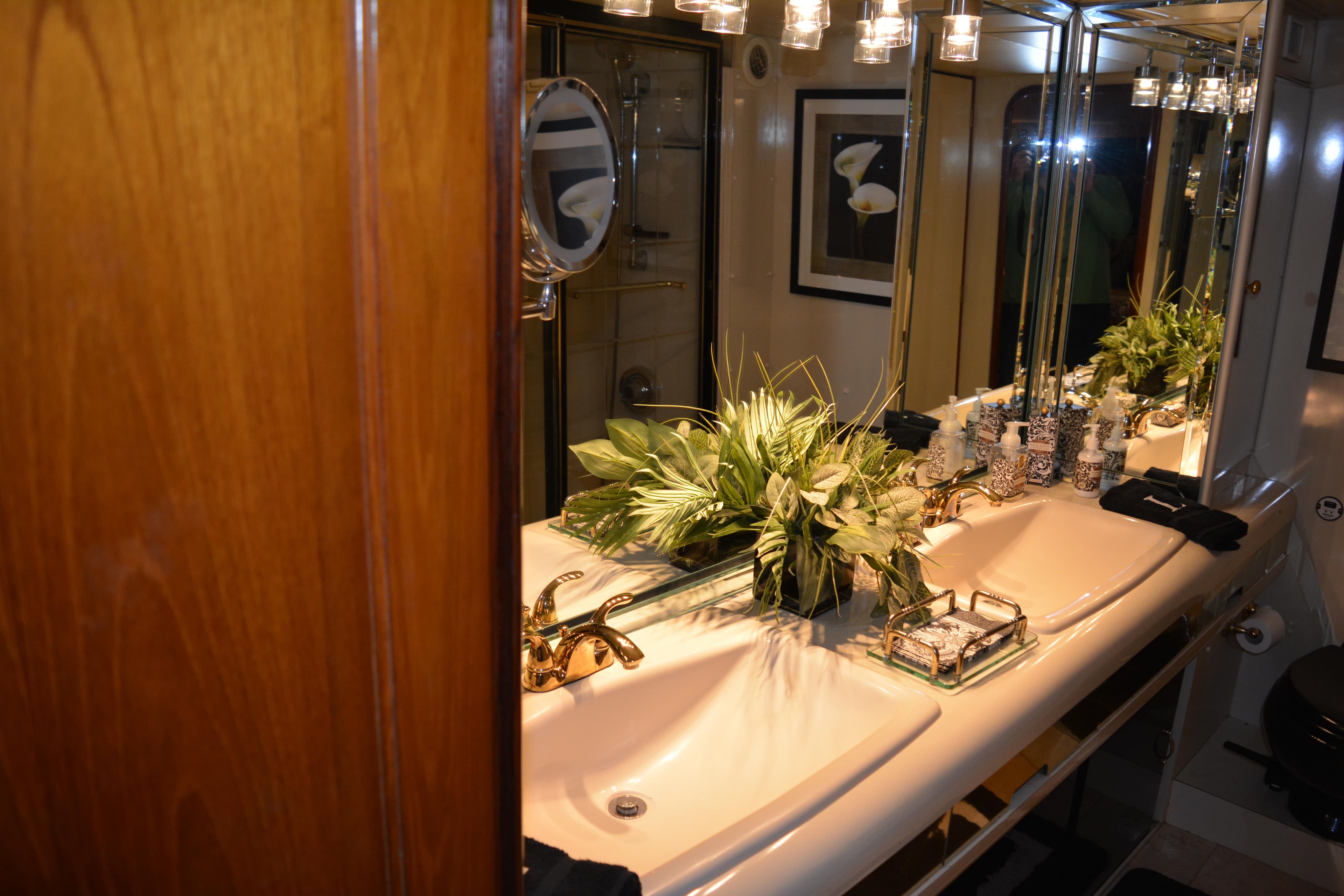 1989 Viking Motor Yacht - 87