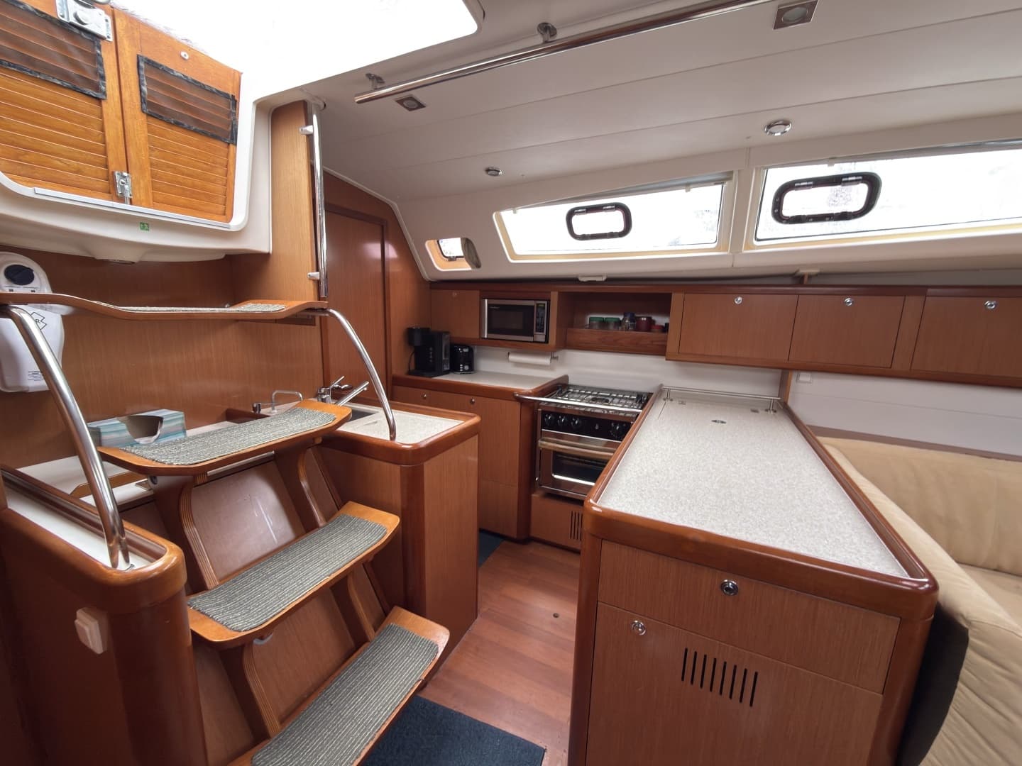 2010 Beneteau — - Image 17
