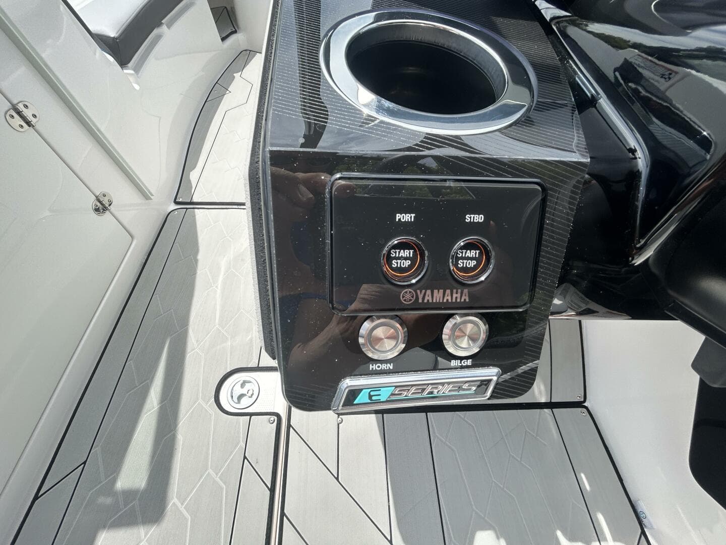 2021 Yamaha Boats 252 XE Wake Edition dashboard with start/stop buttons and cup holder.