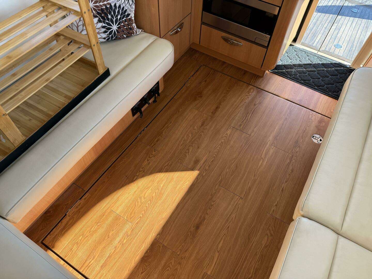 2013 Greenline 33 - Image 60