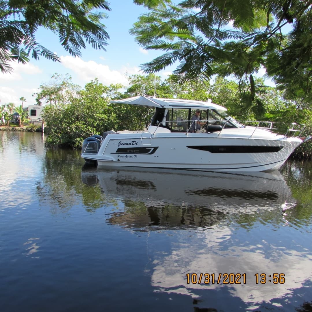 2021 Jeanneau 895 - Image 5
