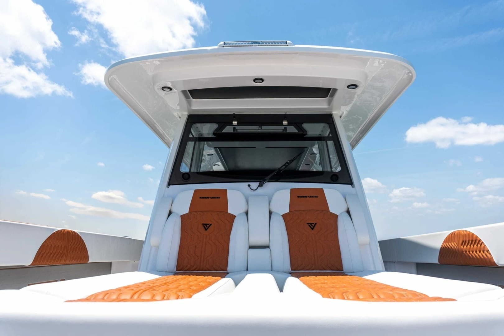 2026 Twin Vee 400 GFX2 CC - Image 8