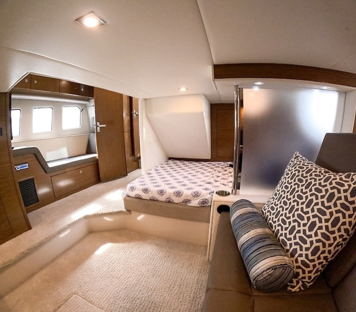 2016 Cruisers Yachts Cantius - Image 29