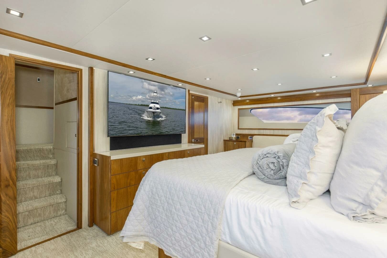 2016 Viking 92 Enclosed Bridge - Image 25