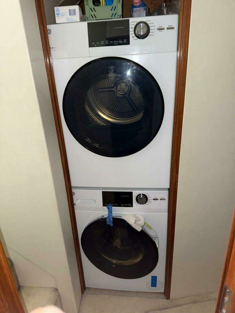 1998 Viking Motor Yacht - Image 32