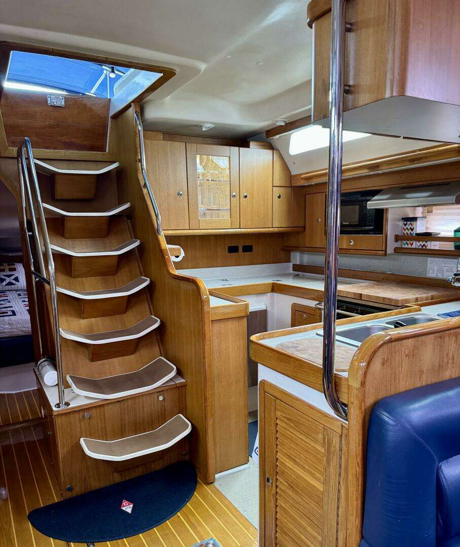 2005 Catalina 470 - Image 16
