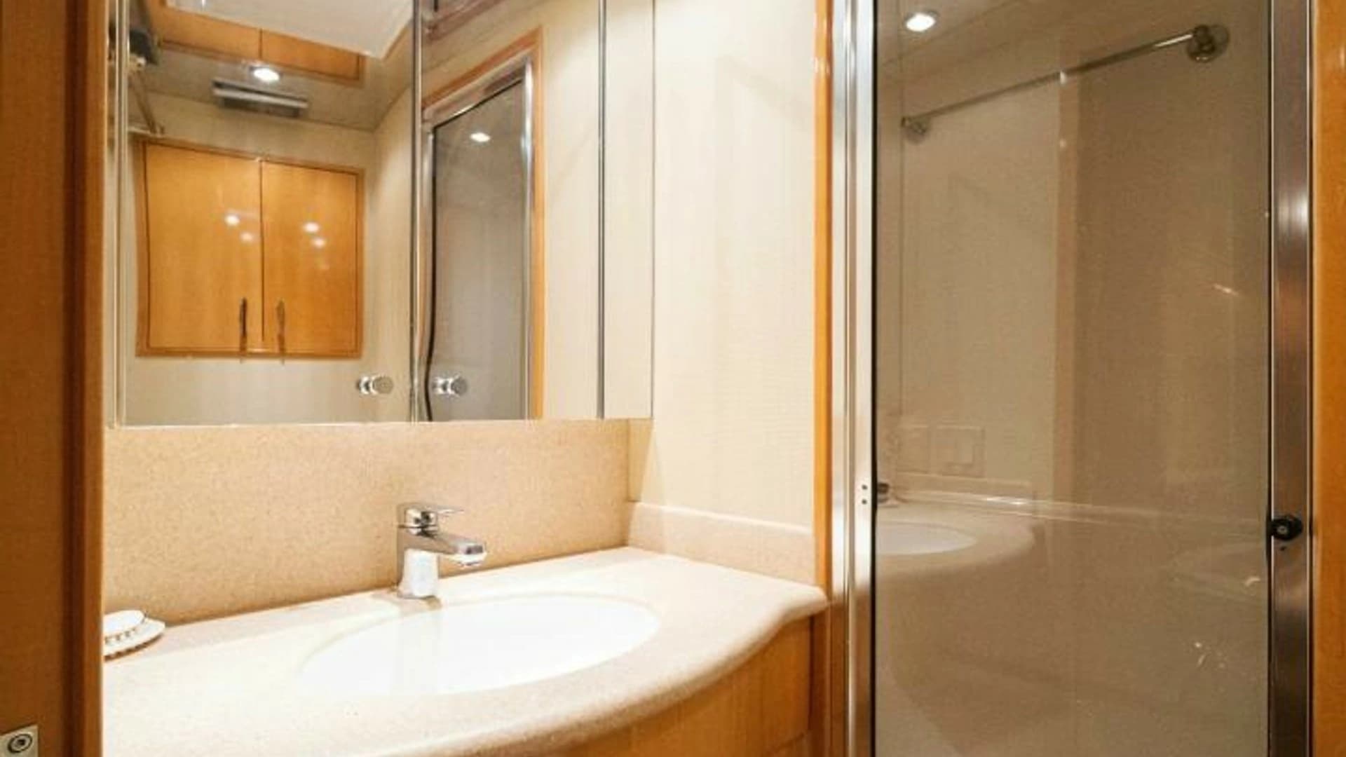 2003 Hatteras 54 Convertible - Image 23