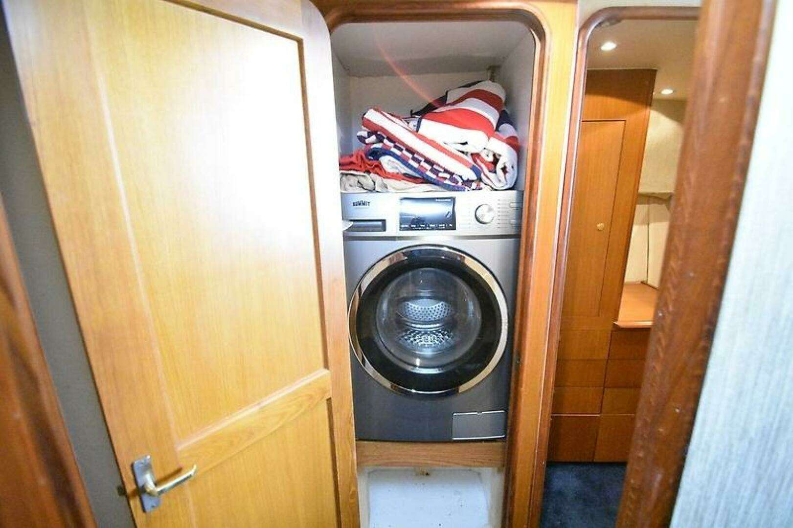 2000 Ocean Yachts 48 Convertible - Image 21