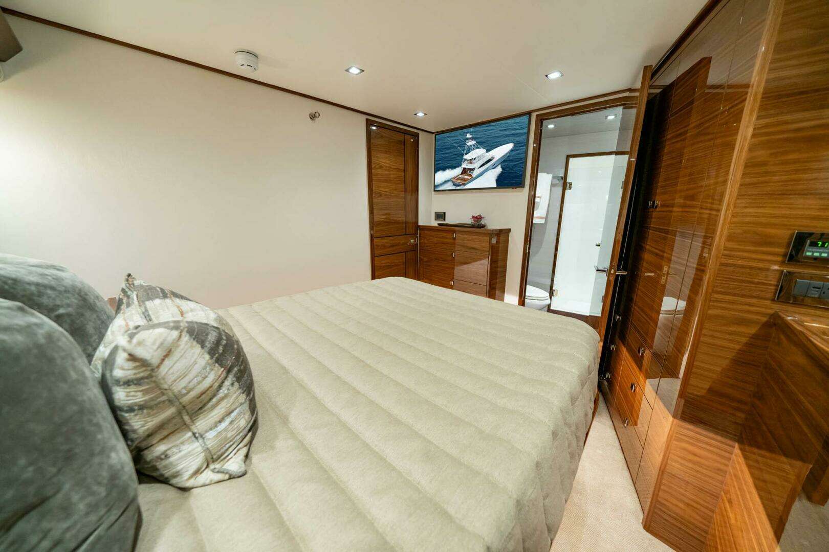 2027 Viking 82 Convertible - Image 38