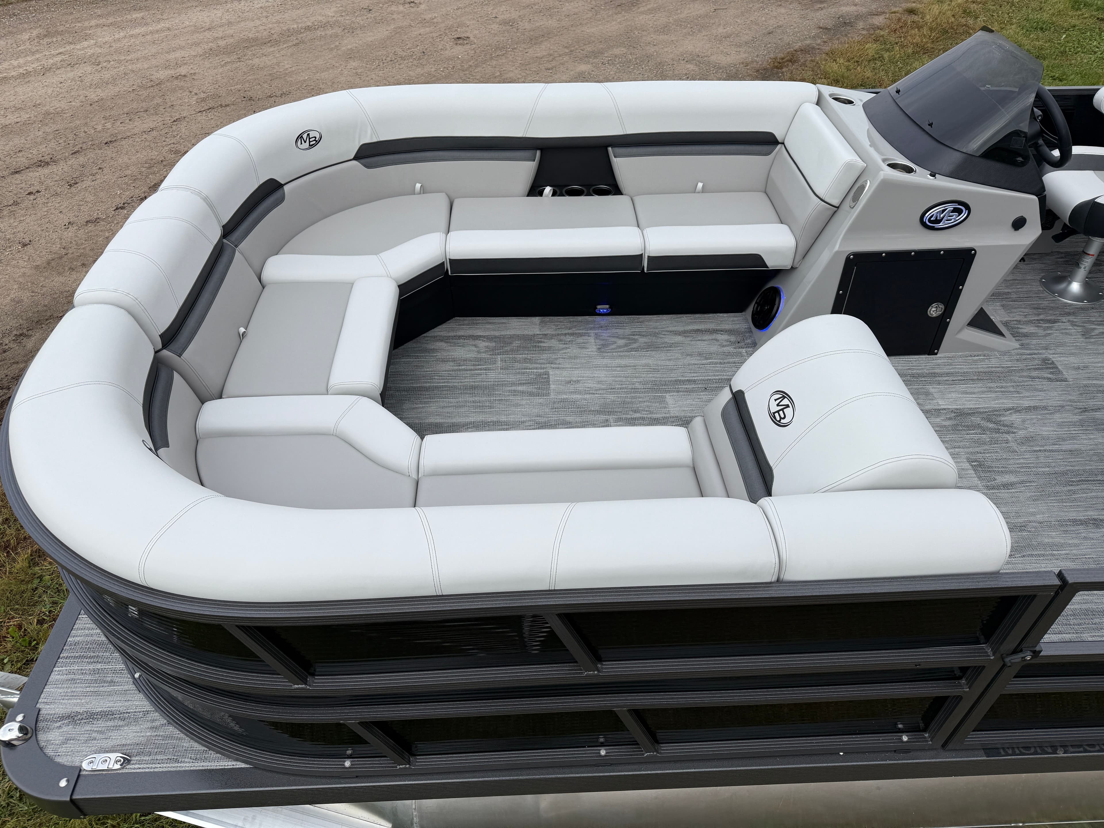 2026 Montego Bay 8522 Quad Lounge Tritoon & Honda 4-Stroke EFI - 2
