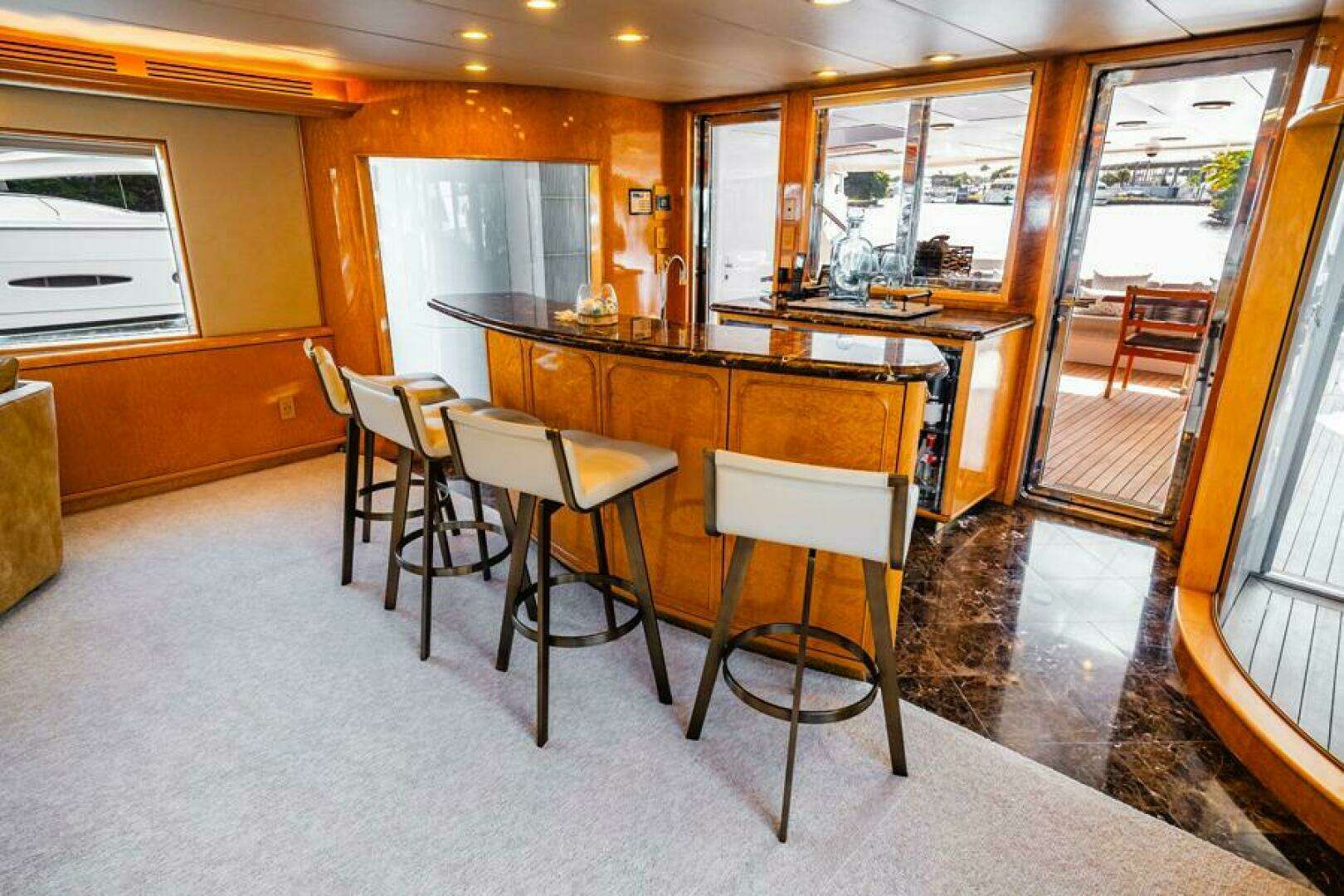 1995 Hatteras Flybridge Motor Yacht - Image 7