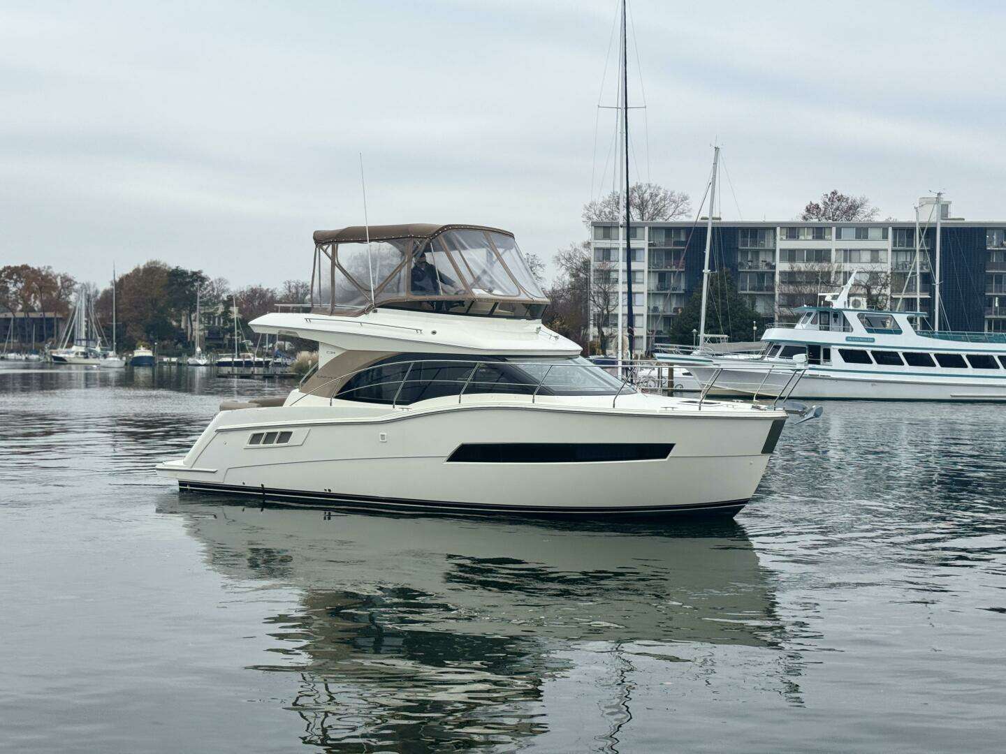 2016 Carver C34 Command Bridge - Image 10