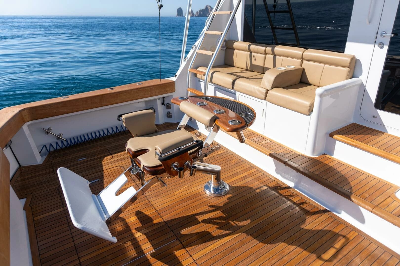 2001 Hatteras 60 Convertible - Image 34