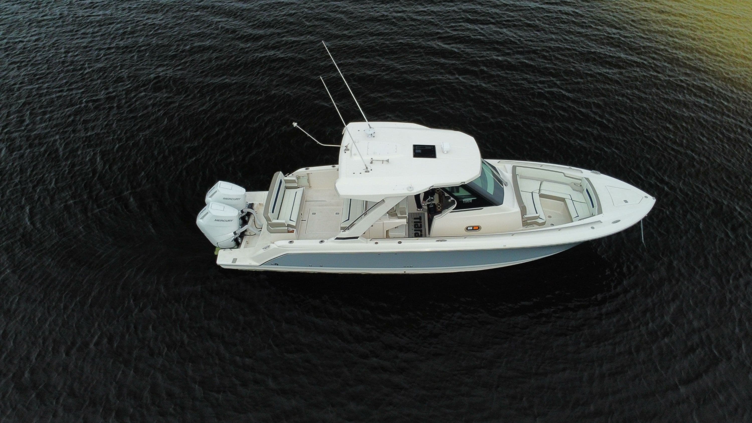 2025 TIARA YACHTS 34 LS - Image 8
