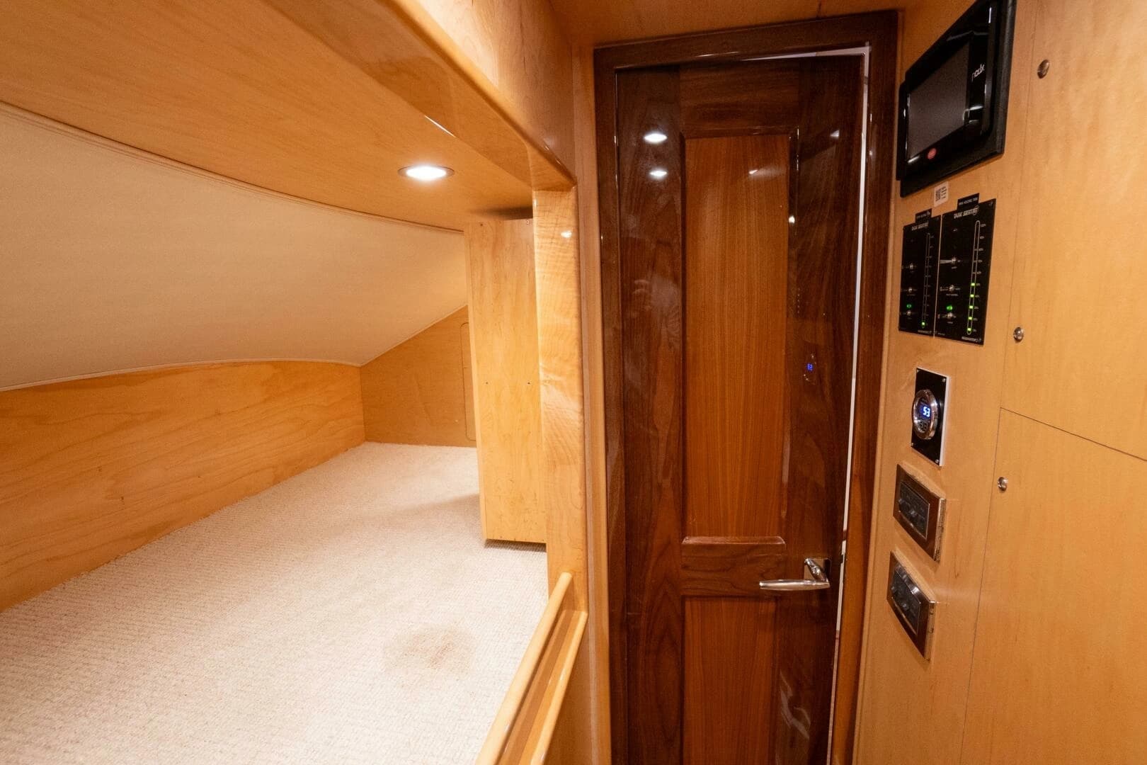 2021 Viking 72 Enclosed Bridge - Image 18