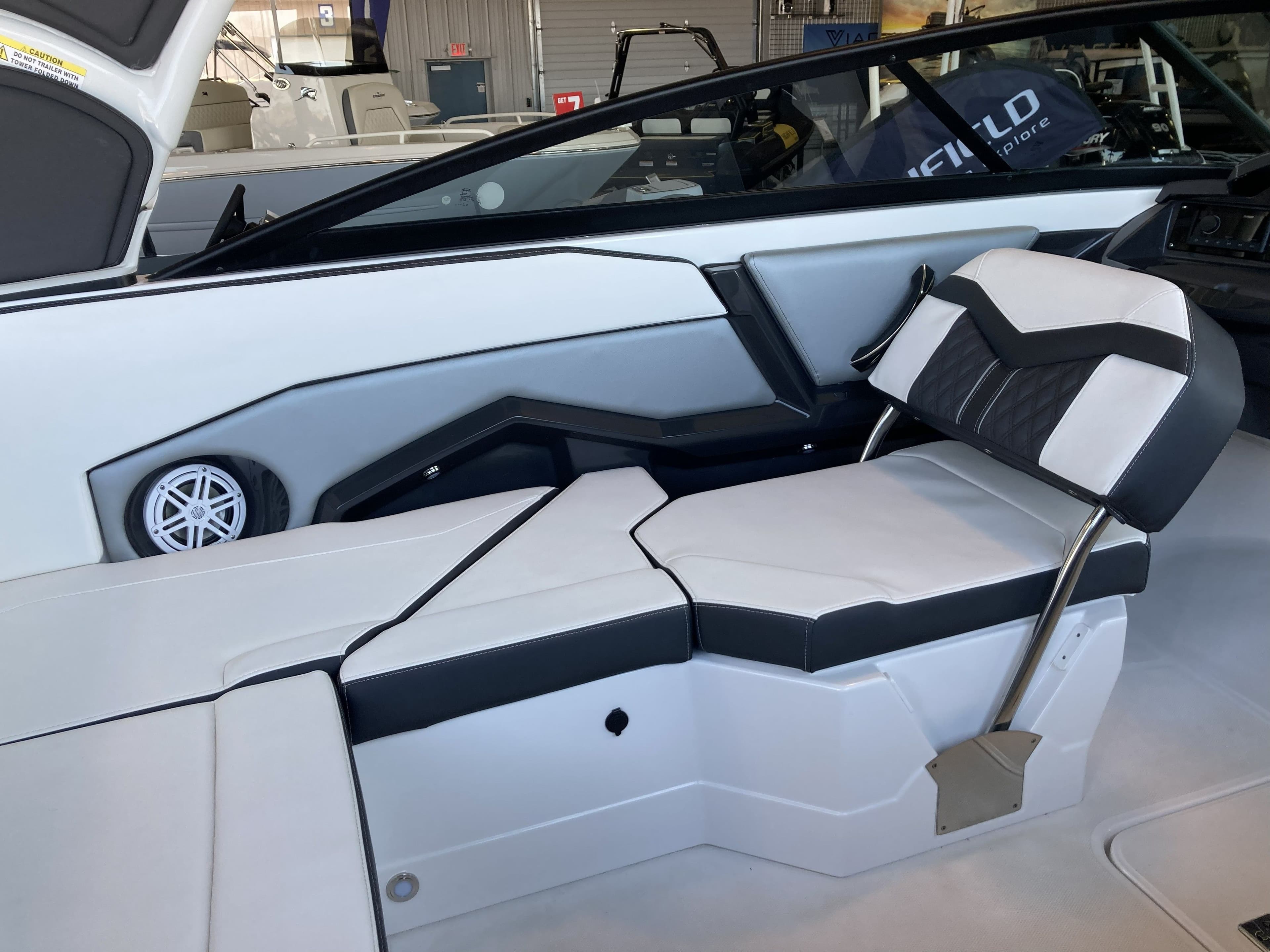 2025 Monterey 238SS Luxury Bowrider - 27