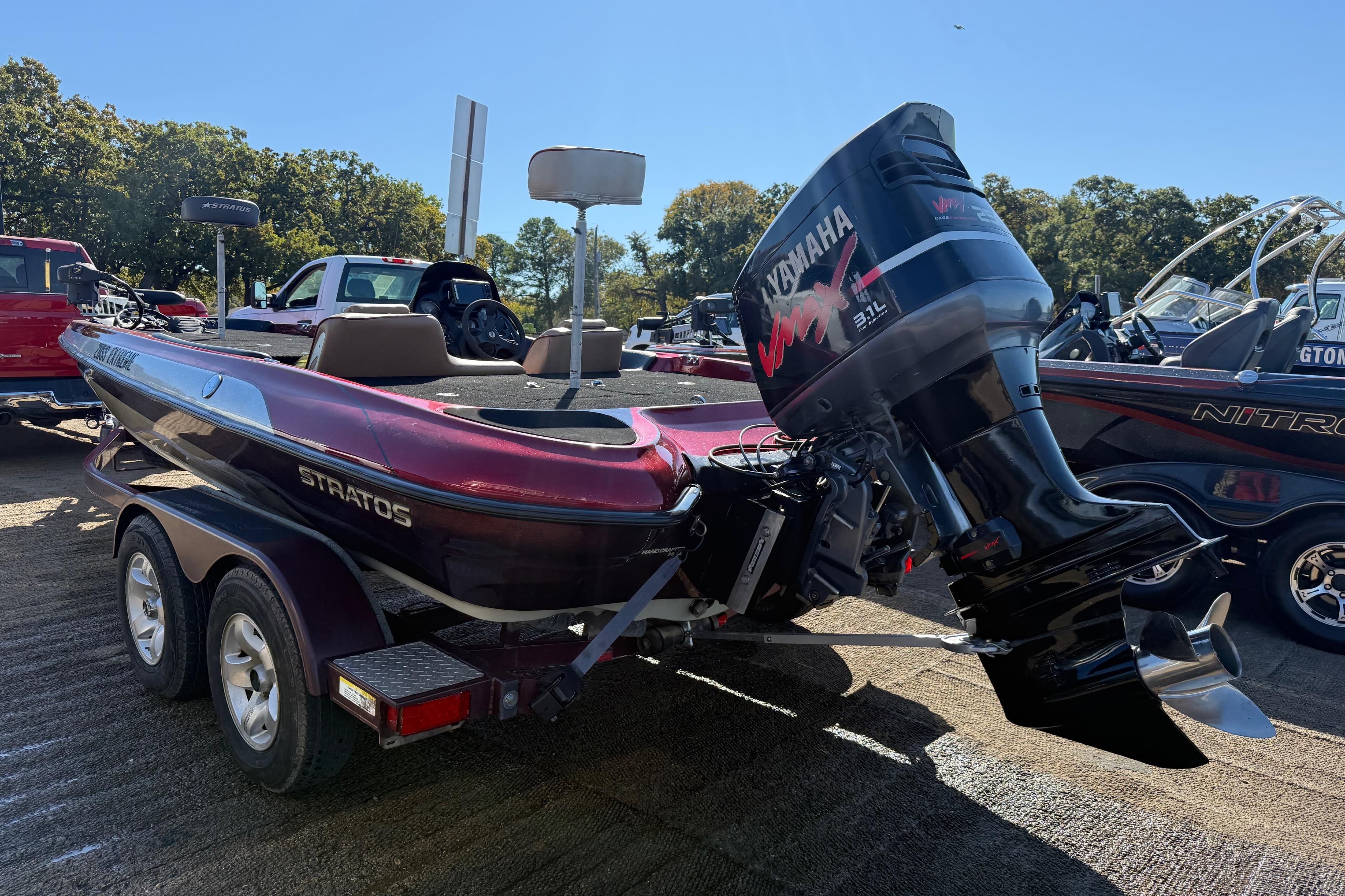 2000 Stratos 20SS Extreme boat with Yamaha VMAX engine, parked on a trailer.
