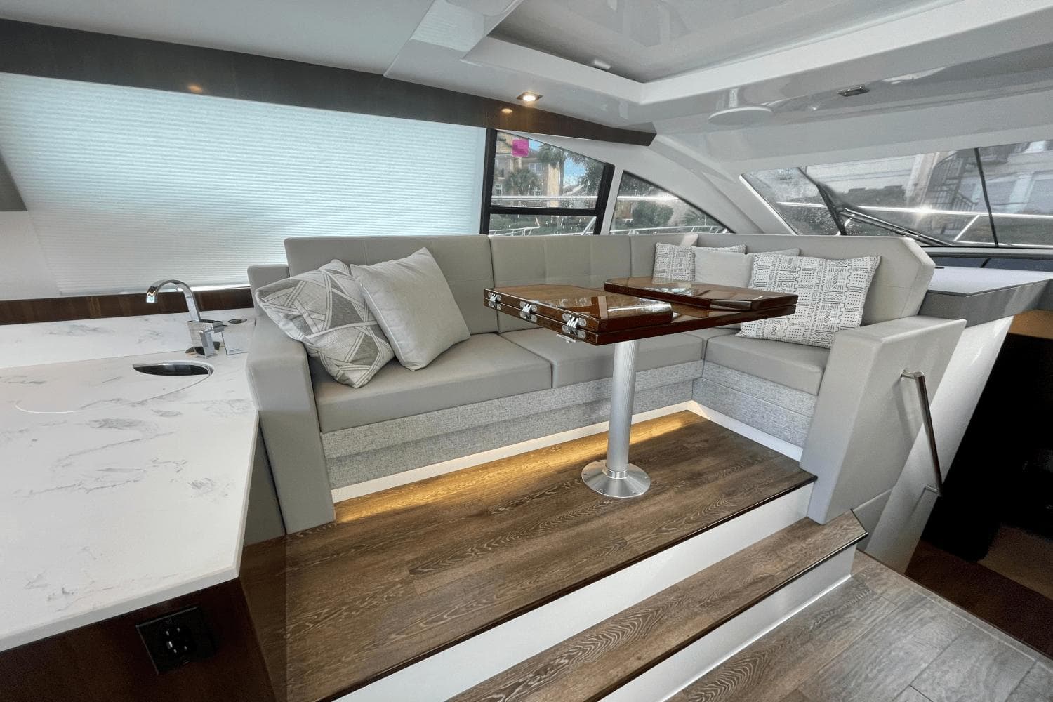 2023 Cruisers Yachts 46 Cantius - 15