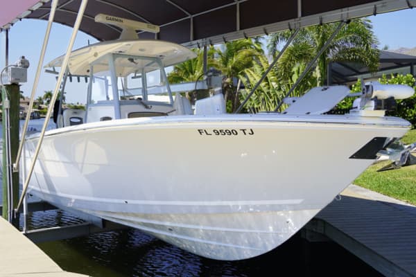 2023 Cobia 320CC