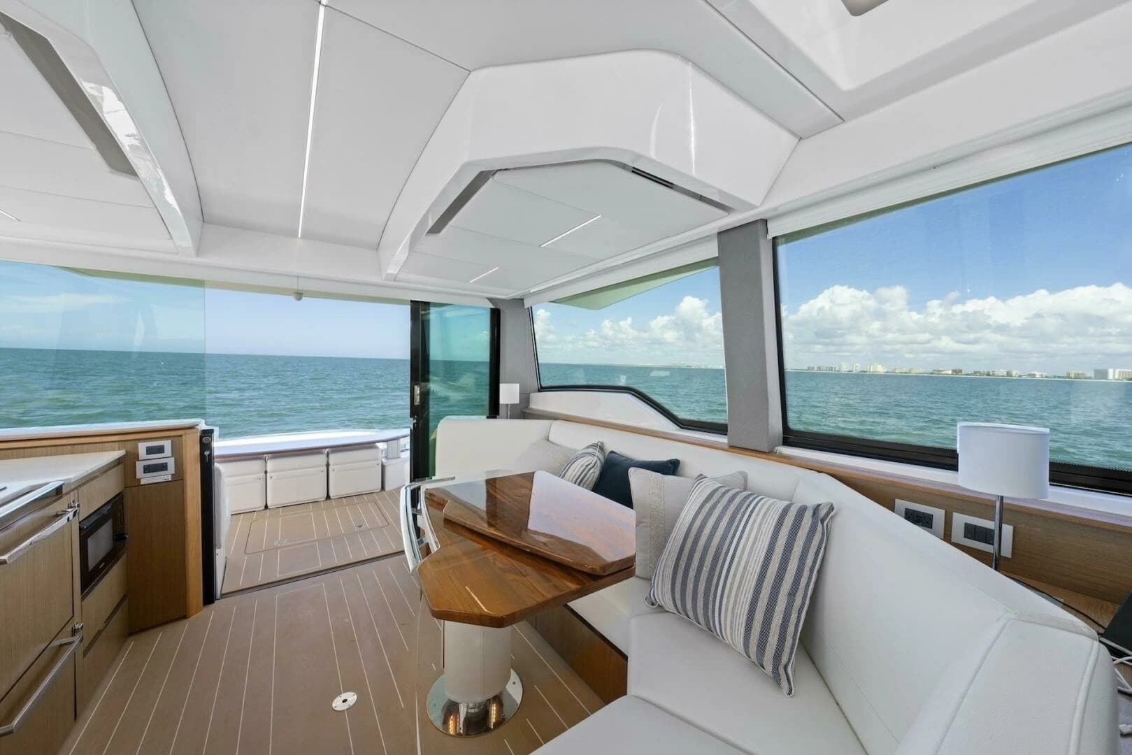 2023 Tiara Yachts EX 60 - Image 33