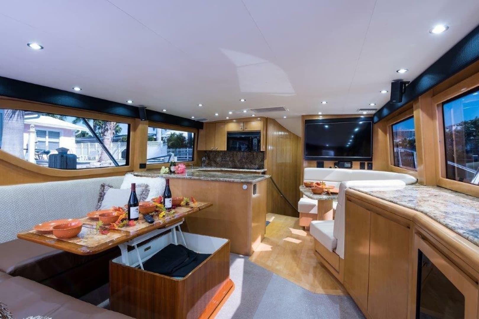 2000 Hatteras 60 Convertible - Image 21