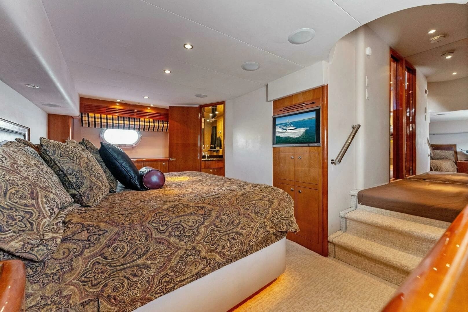 2007 Hatteras 64 Convertible - Image 31