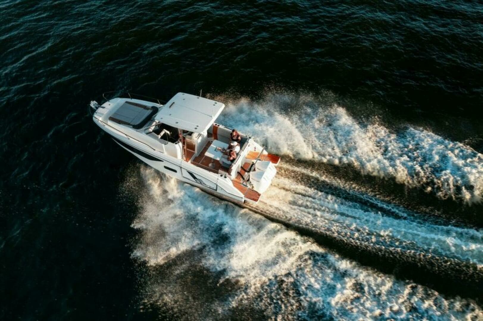 2025 Beneteau Flyer 9 Sundeck - Image 2