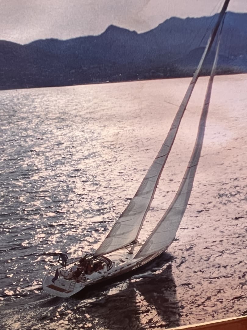 2006 Beneteau 523 - Image 2