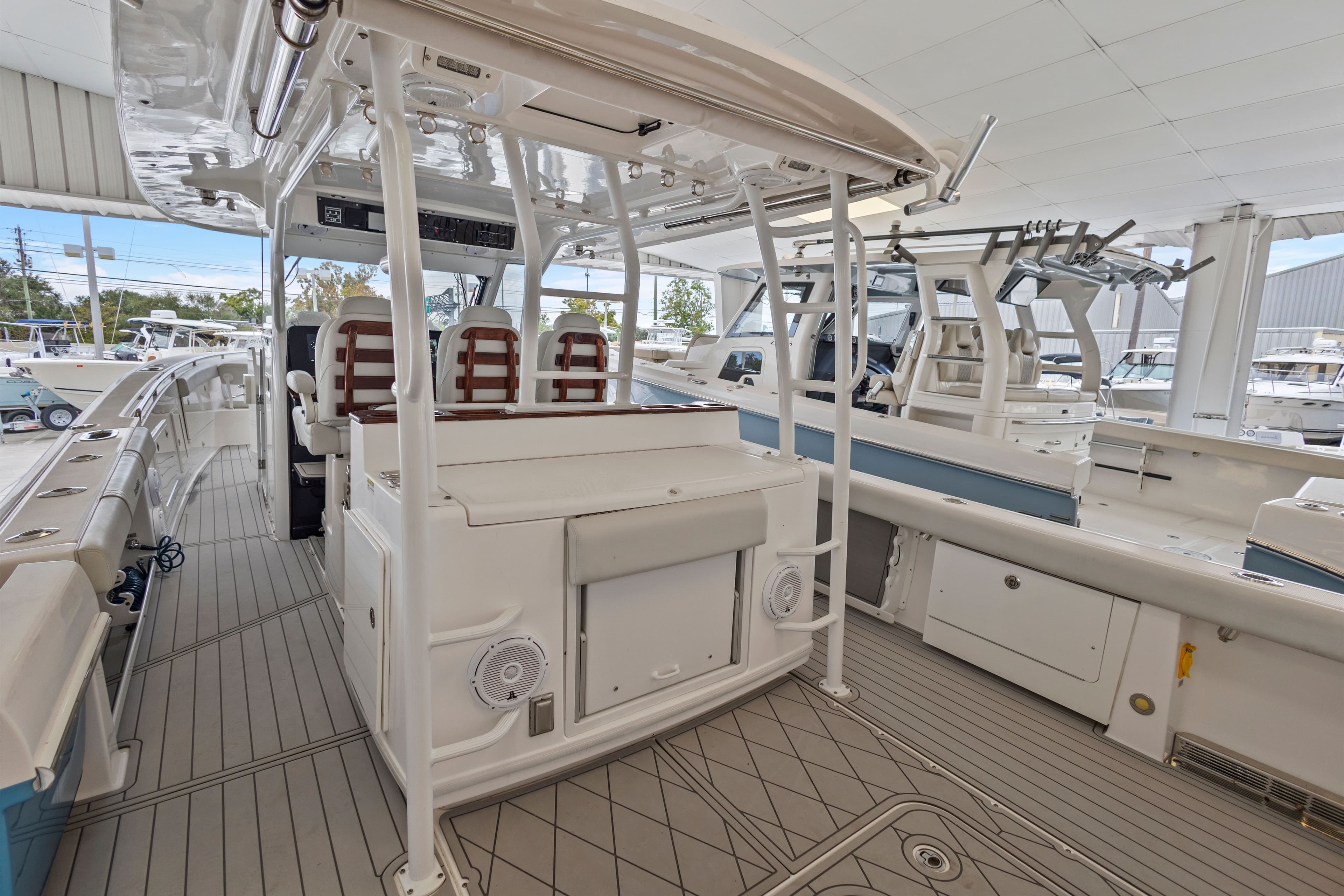 2019 EVERGLADES 435 CC - Image 16