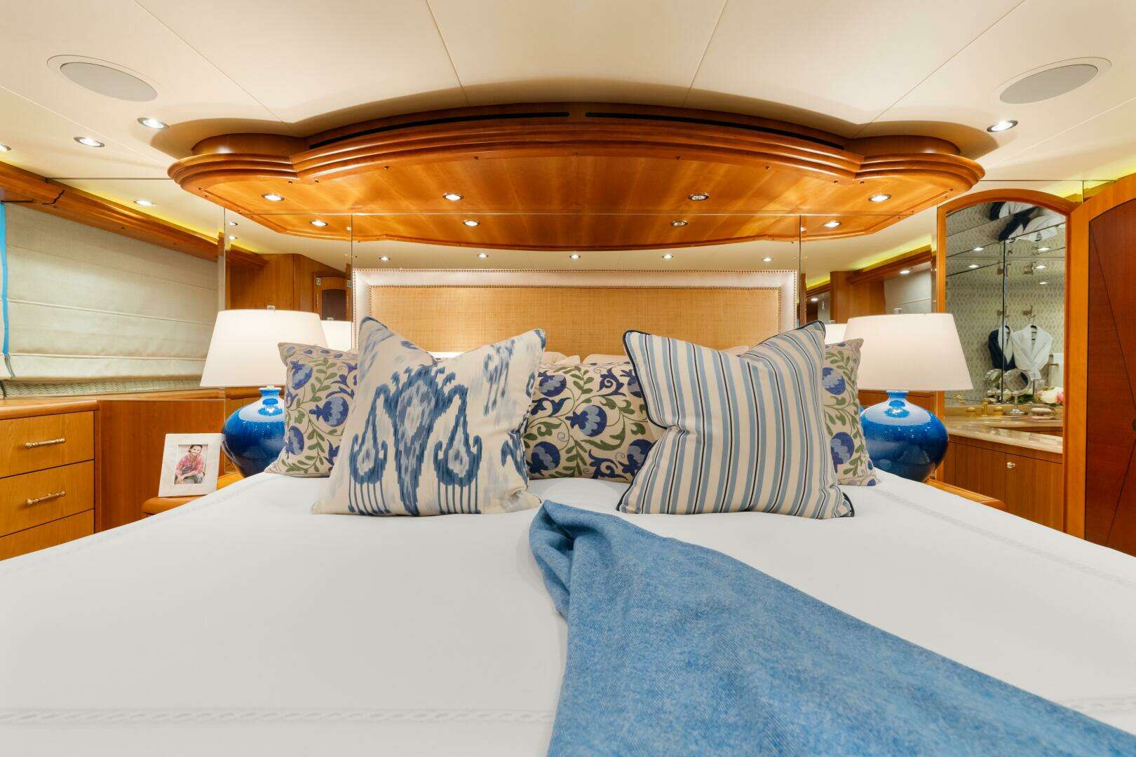 2005 Hatteras 100 Motor Yacht - Image 22