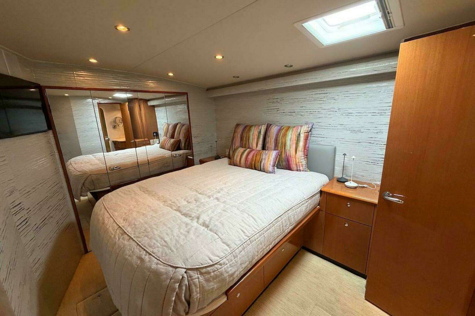 2004 Viking 56 Convertible - Image 22