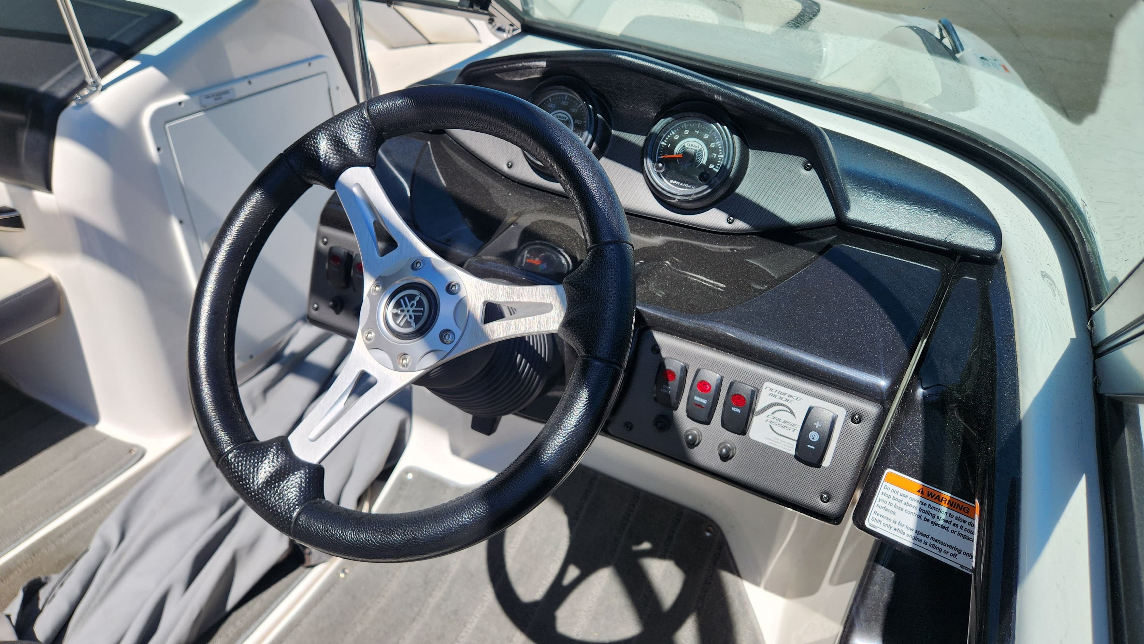 Yamaha Boats AR192 2016 steering console with wheel and gauges.