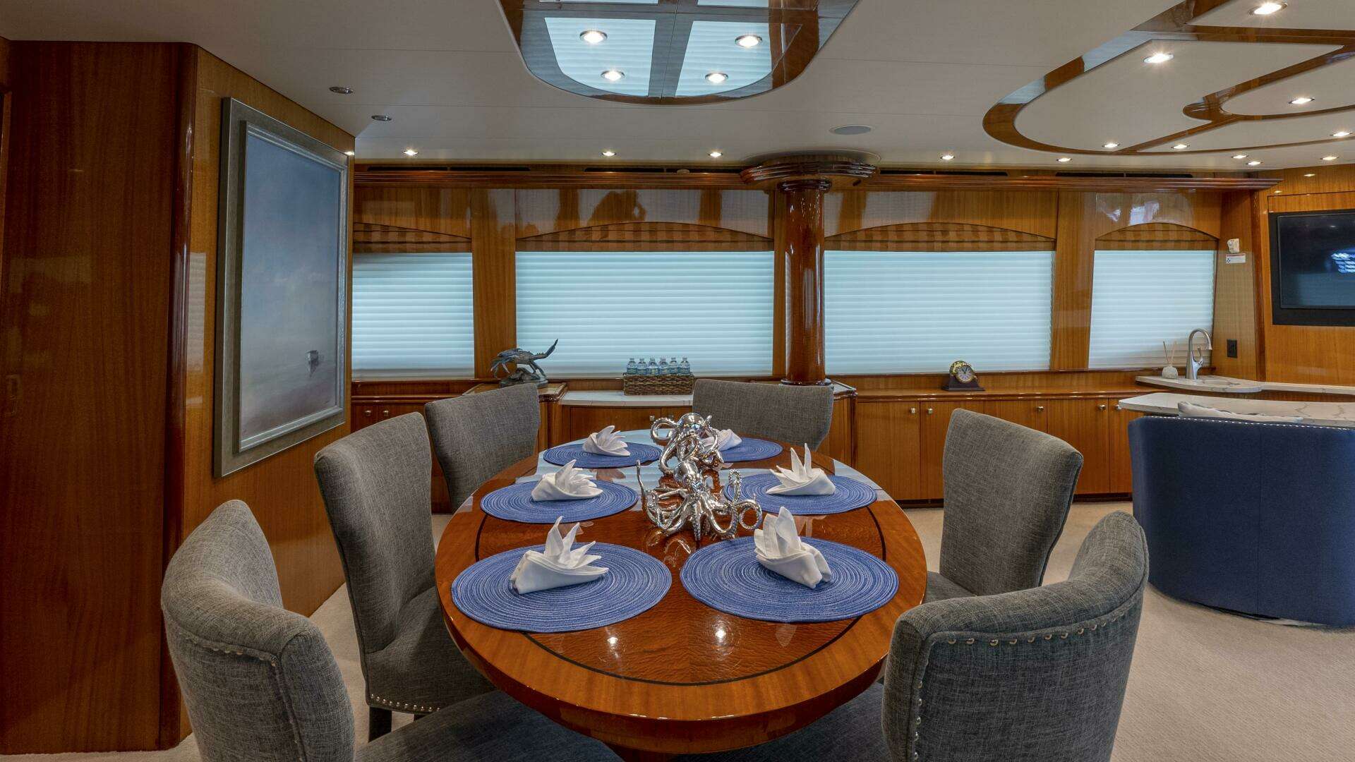 2007 Hatteras 80 - Image 28