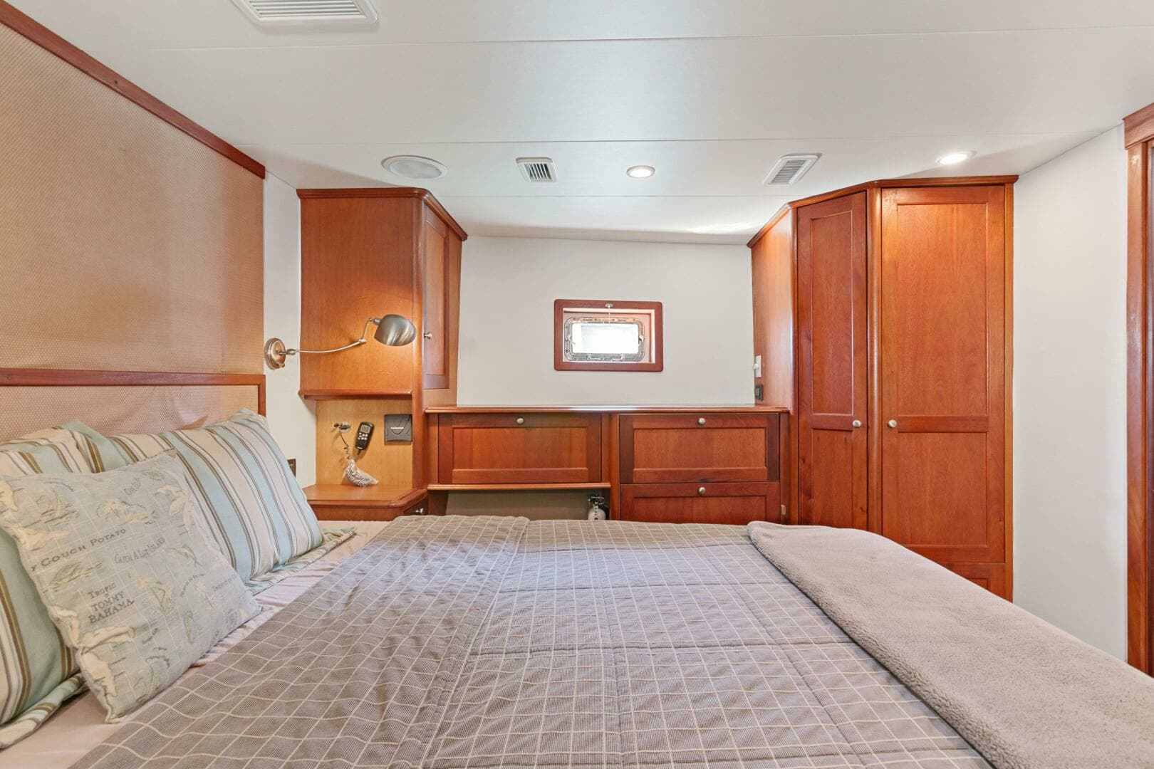 2004 Northern Marine 5700 Expedition - Image 22