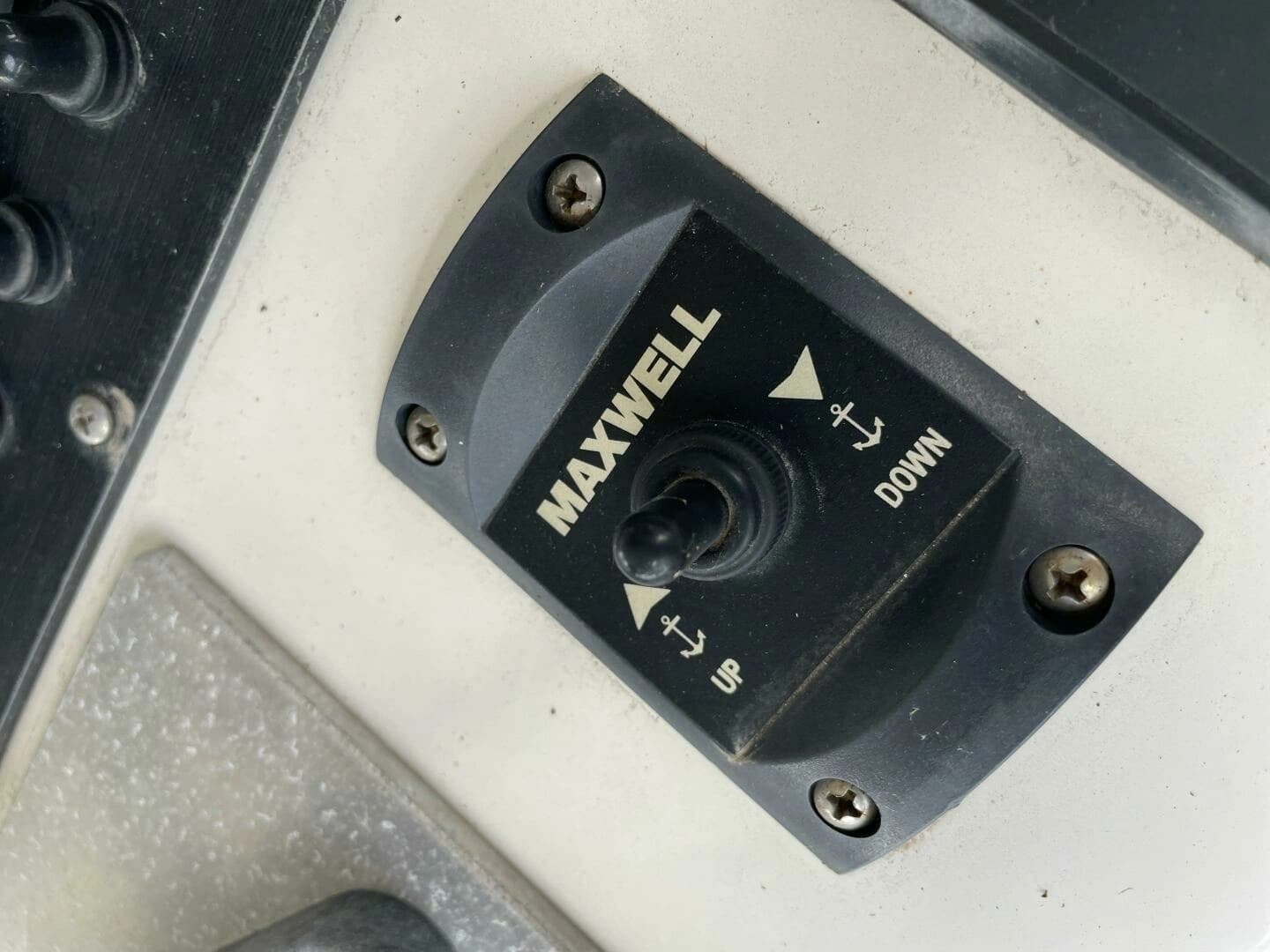 1997 Custom 31 Center Console - Image 11
