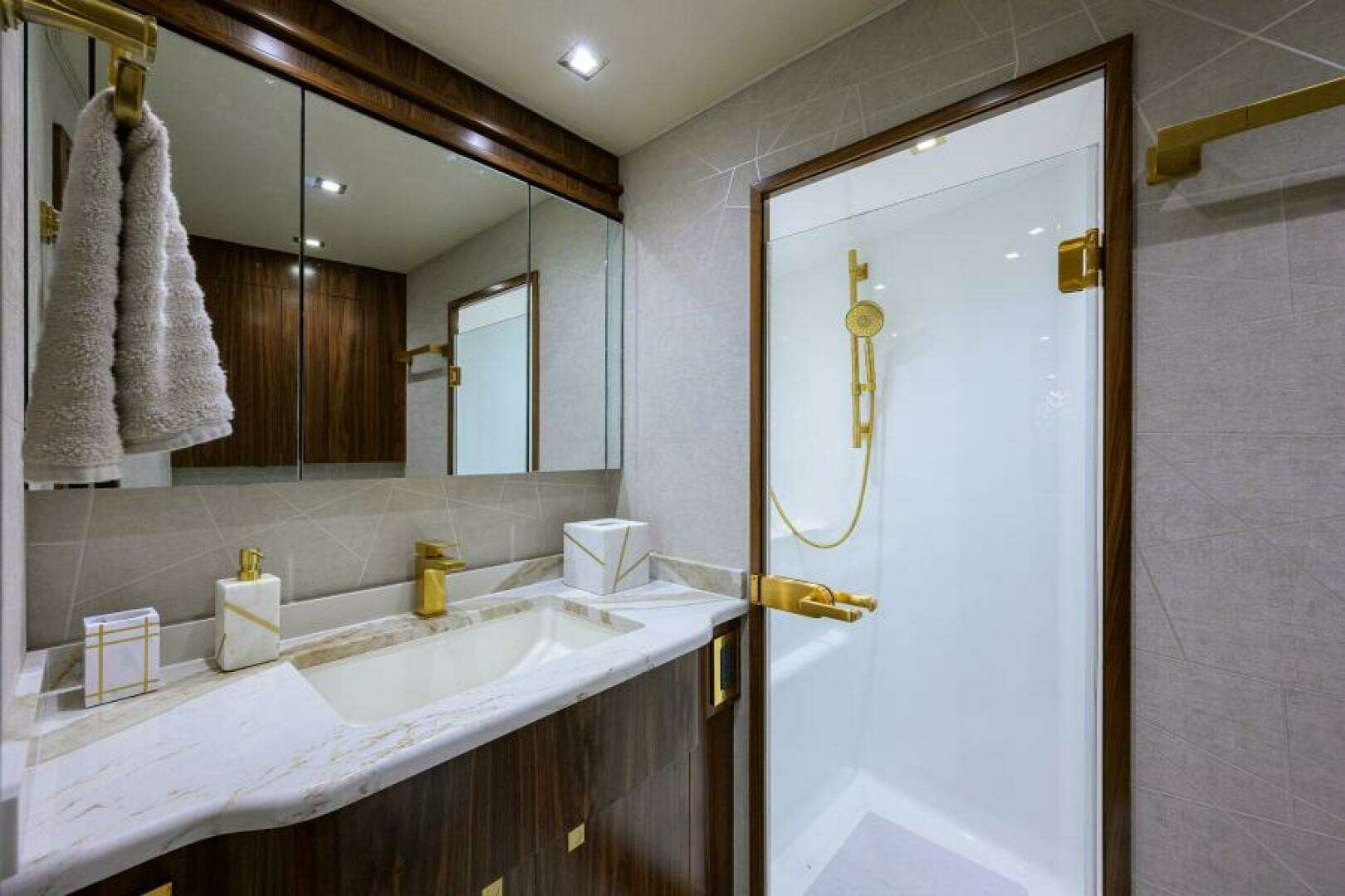 2024 Viking 80 Convertible - Image 26