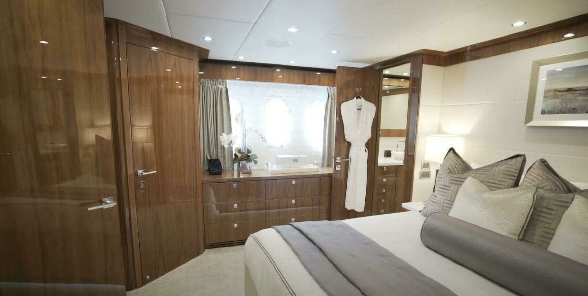 2017 Hargrave Raised Pilothouse - Image 17