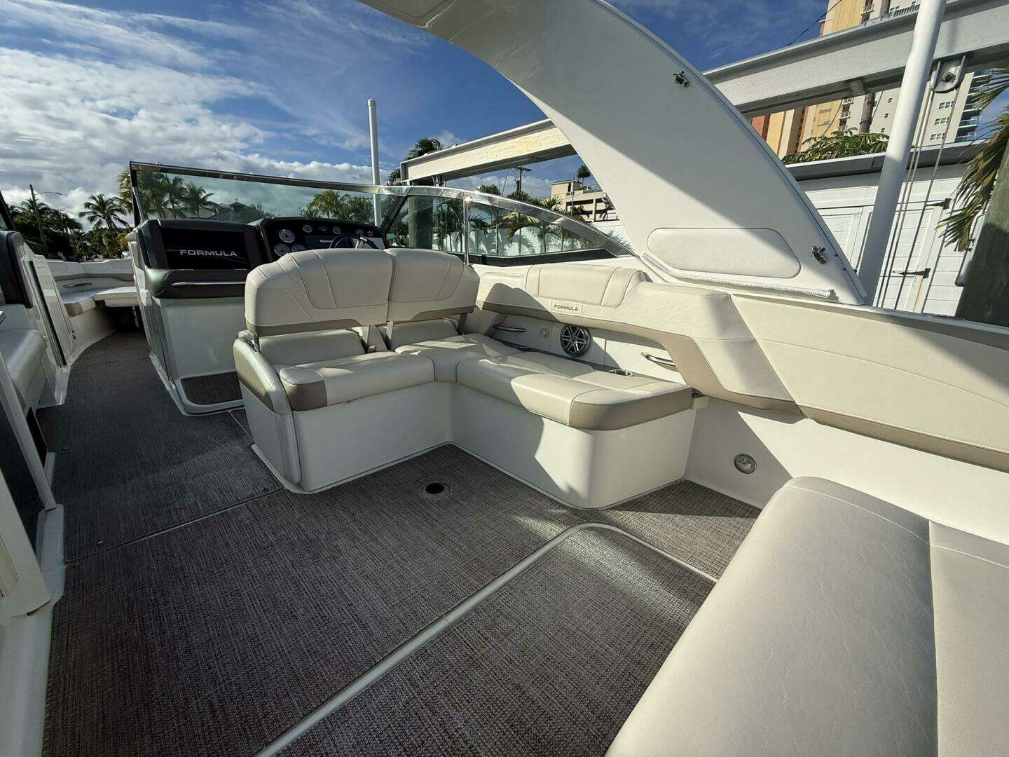 2016 Formula 330 Crossover Bowrider - Image 8