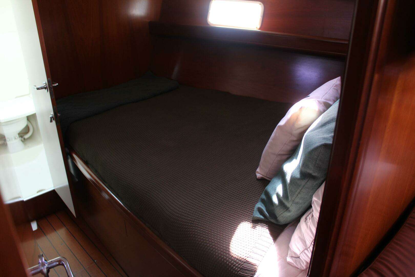 2001 Beneteau 411 - Image 32