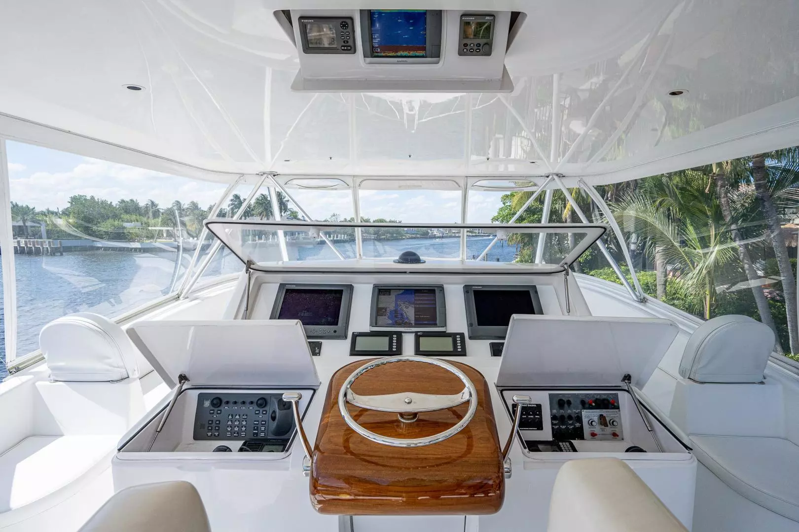 2005 Viking 74 Convertible - Image 35