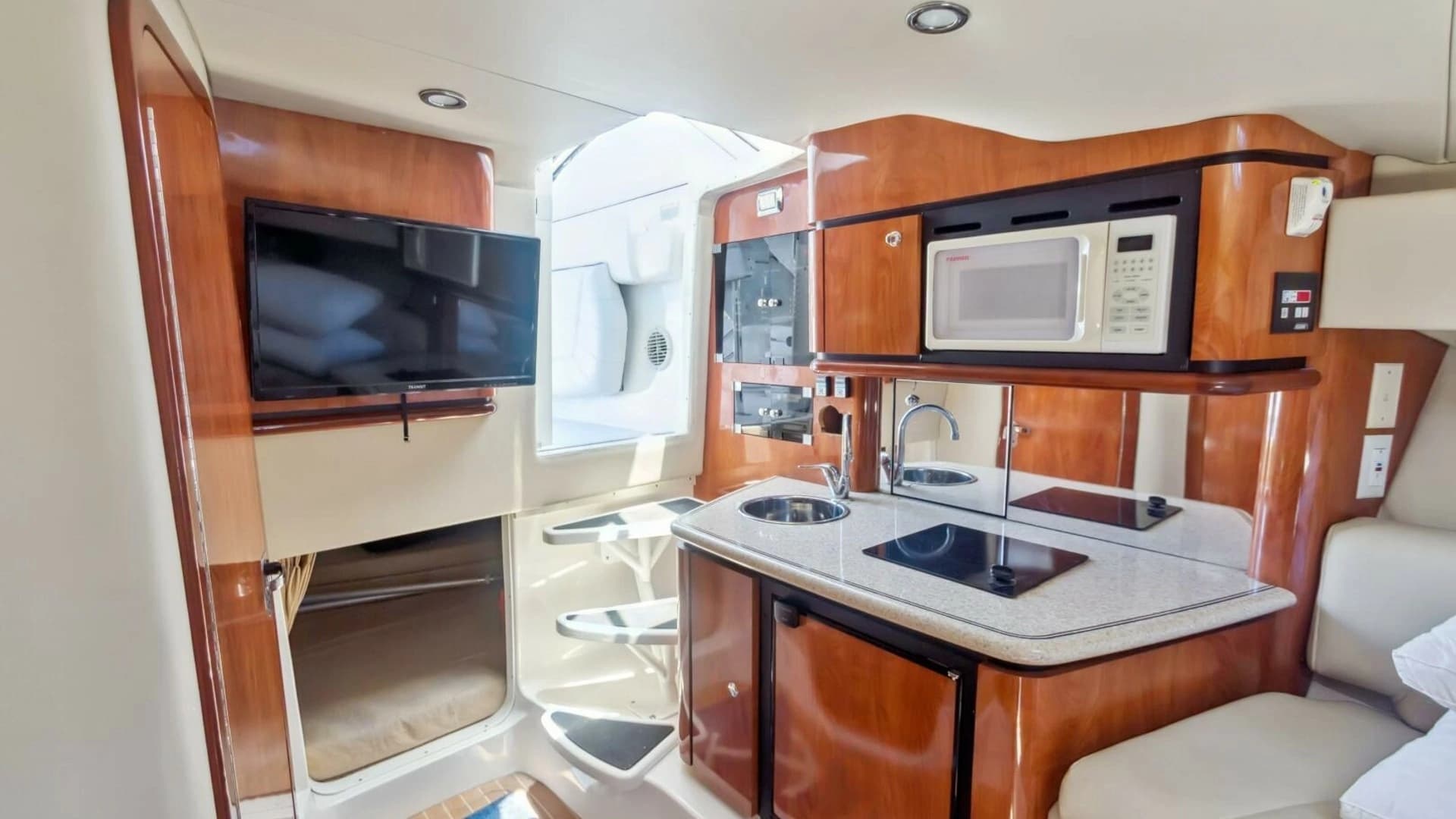 2008 Fountain 38 Sportfishing Cruiser - Image 3