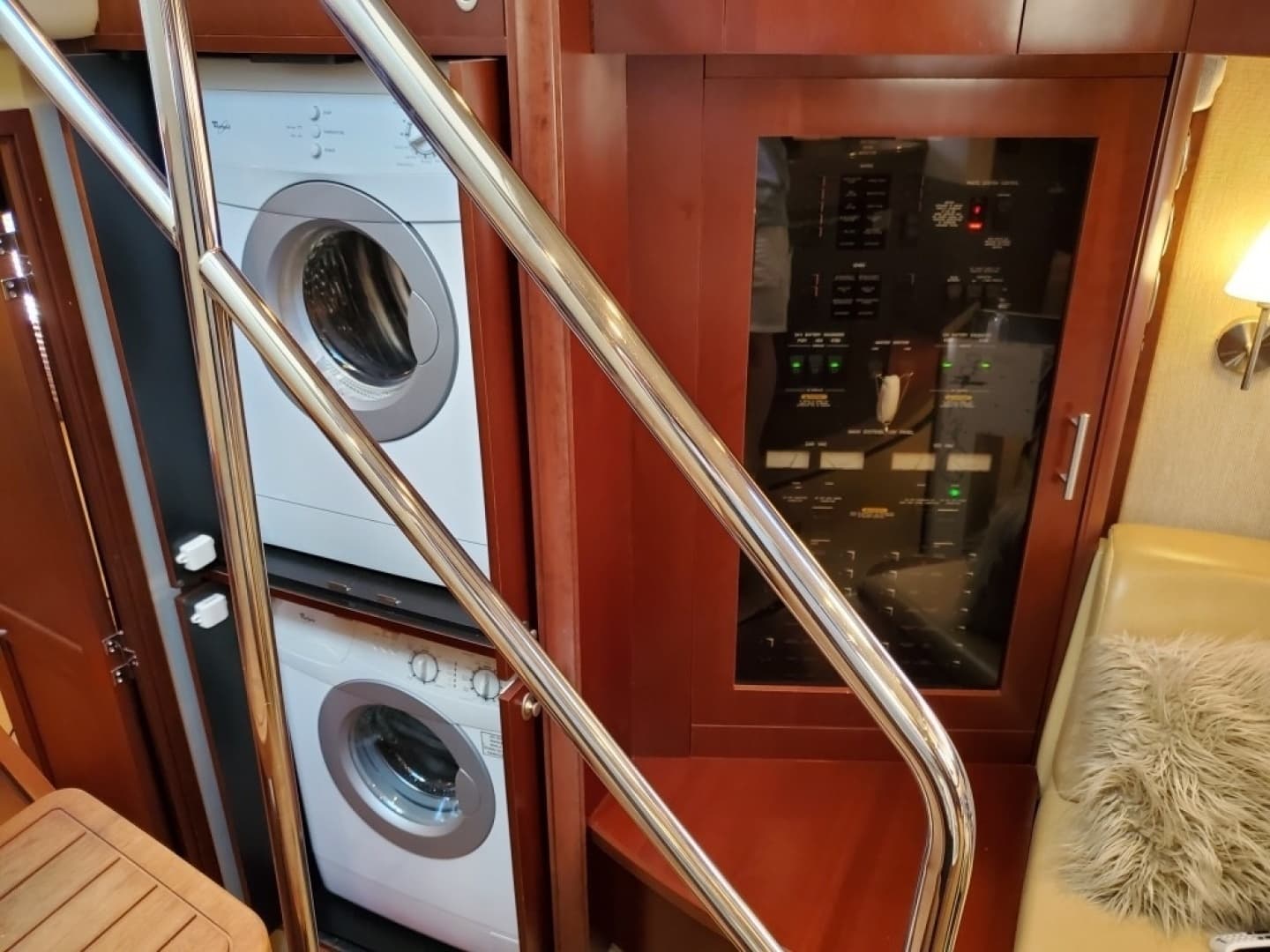 2006 Sea Ray 60 Sundancer - Image 13