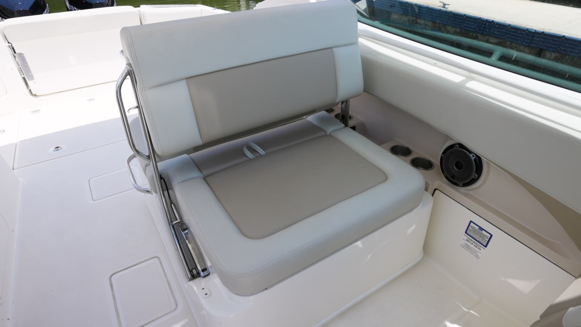 2024 Boston Whaler 280 Vantage - Image 10
