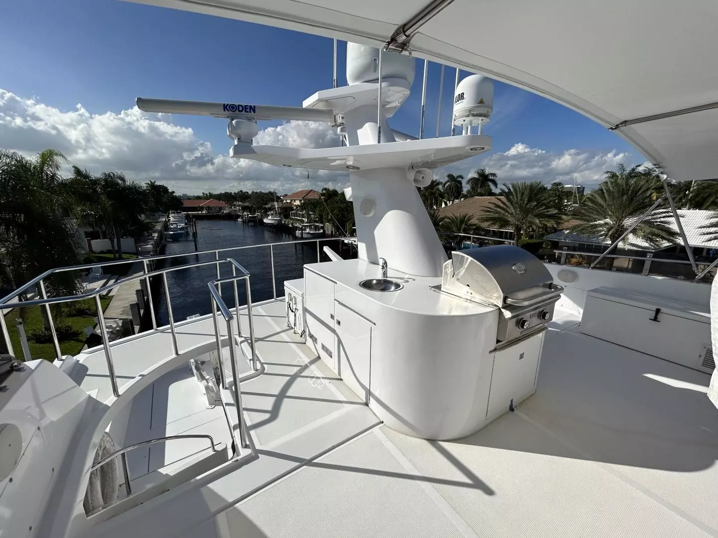 2002 President 100 Motor Yacht - Image 27
