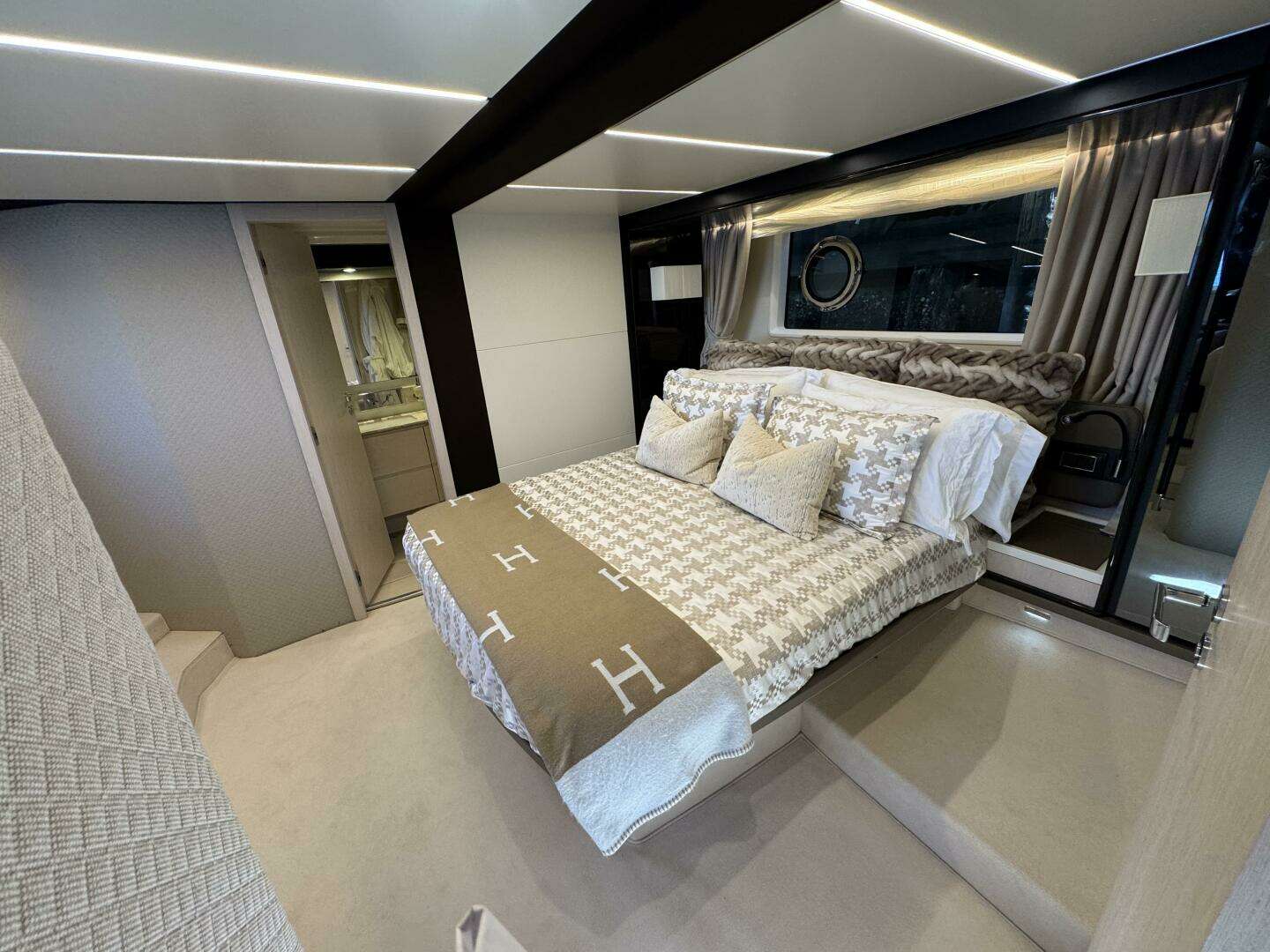 2018 Azimut 66 Flybridge - Image 44