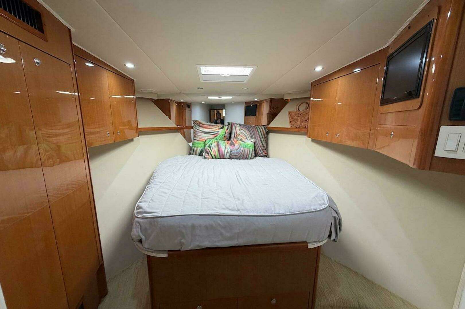 2004 Viking 56 Convertible - Image 26