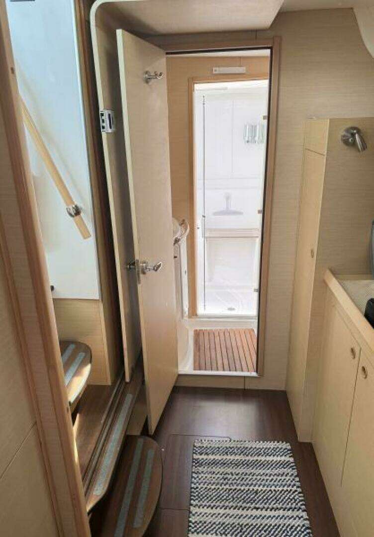 2010 Lagoon 380 - Image 42