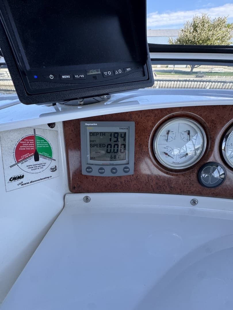 2002 Silverton 39 Motor Yacht - Image 21