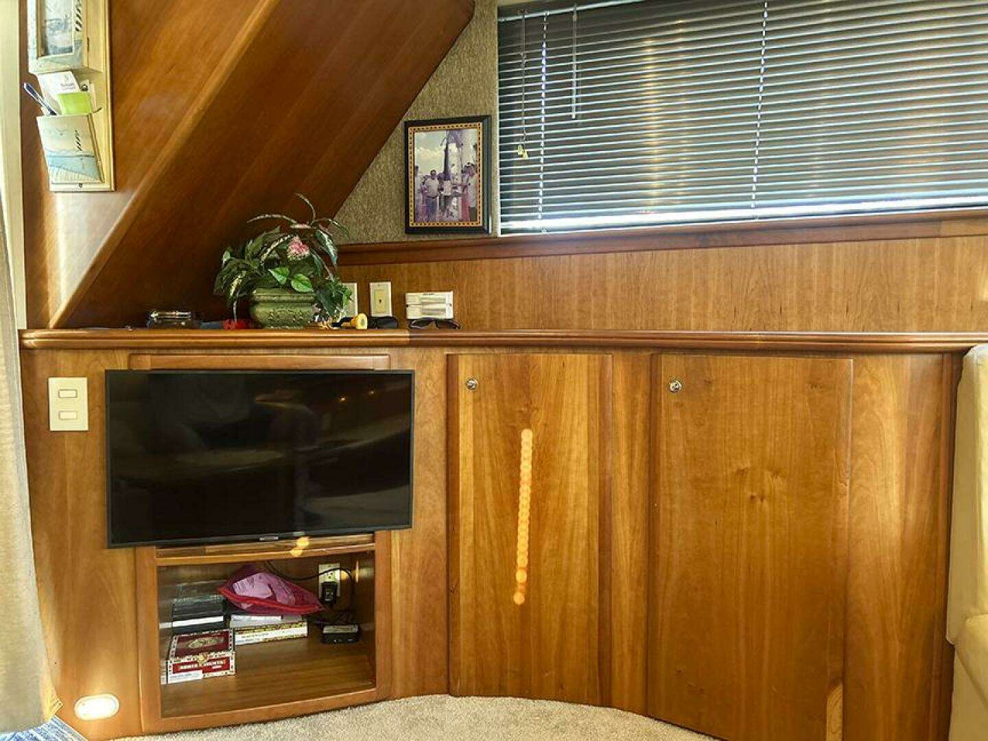 2002 Silverton 42 Convertible - Image 23