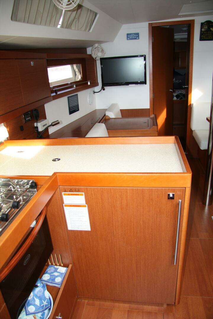 2013 Beneteau Oceanis 41 - Image 19